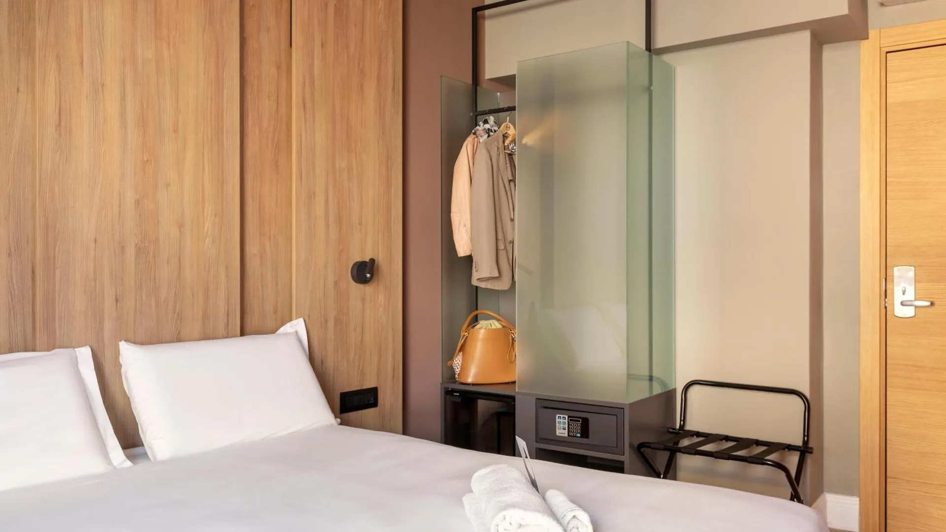 B&B Hotel Genova City Center 3*, Cenova İtalya