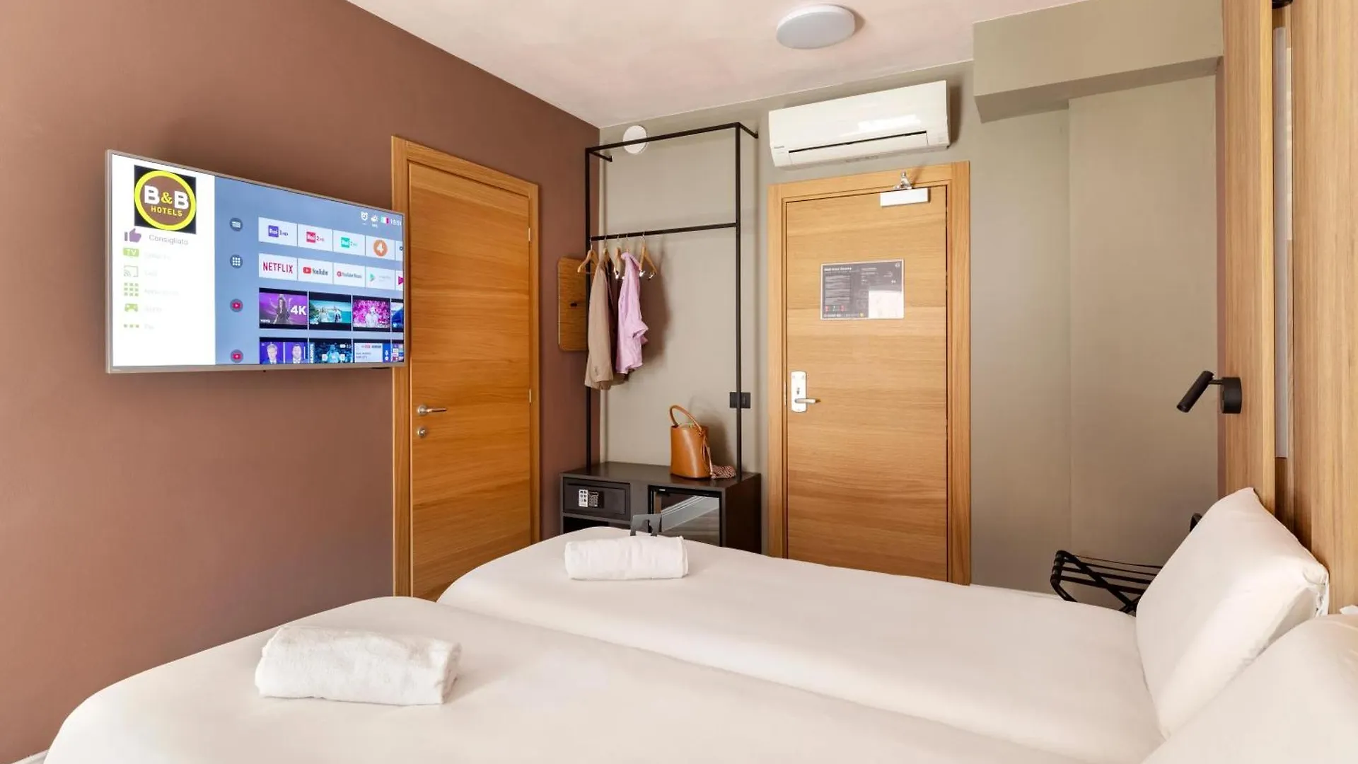 B&B Hotel Genova City Center  Cenova